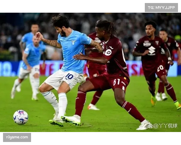 现场直击：大雨中的费拉里斯球场，热那亚与都灵上演激烈身体对抗